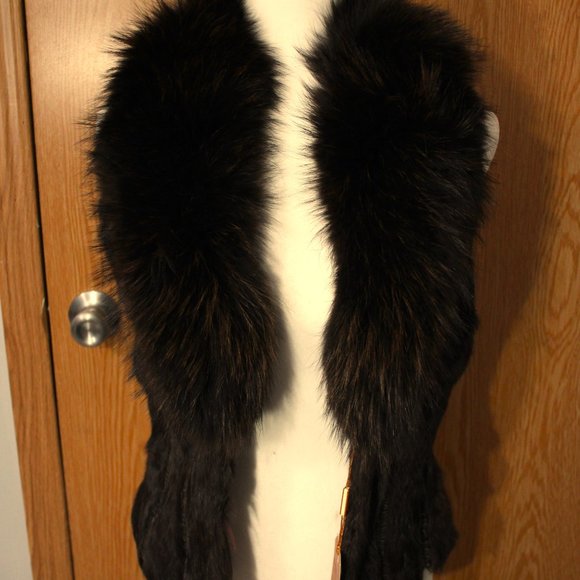 #264 Rabbitt vest, fox fur collar - Picture 2 of 5